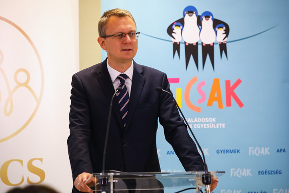 A kormány célja az időskor biztonságának megteremtése