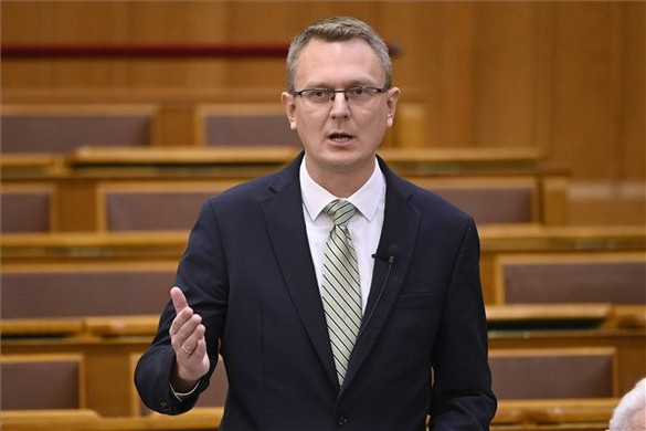 Rétvári: Hetvenöt százalékkal nő a tanárok bére