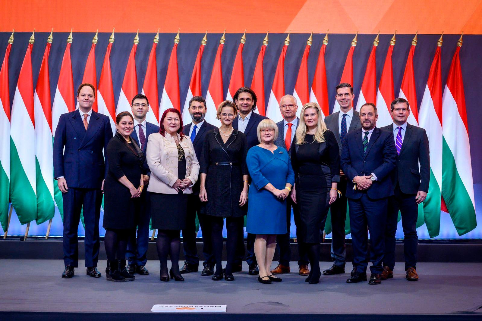 Fidesz: Hátbatámadták Lengyelországot