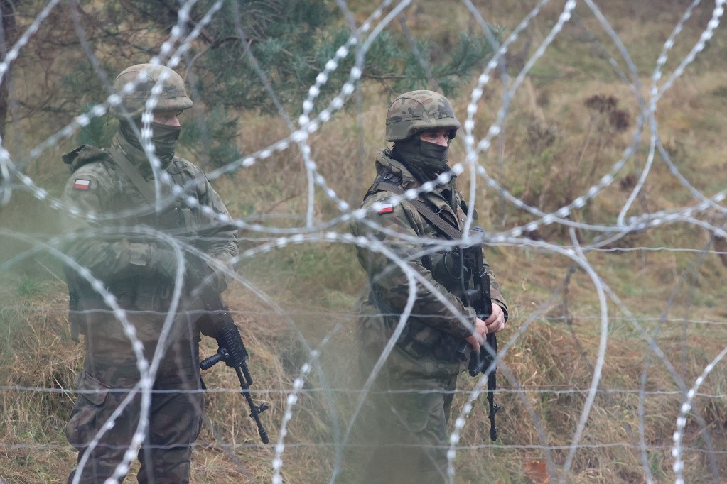 Fotó: AFP/BELTA/Leonid Shcheglov Katonák őrzik a lengyel-fehérorosz határt