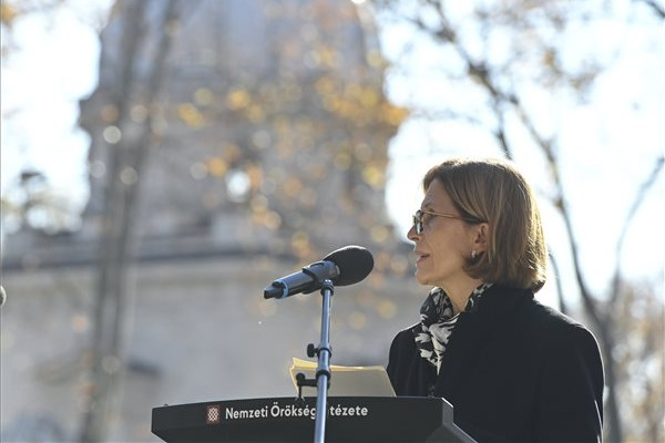 Lévai Anikó, Orbán Viktor miniszterelnök felesége, a Magyar Ökumenikus Segélyszervezet jószolgálati nagykövete