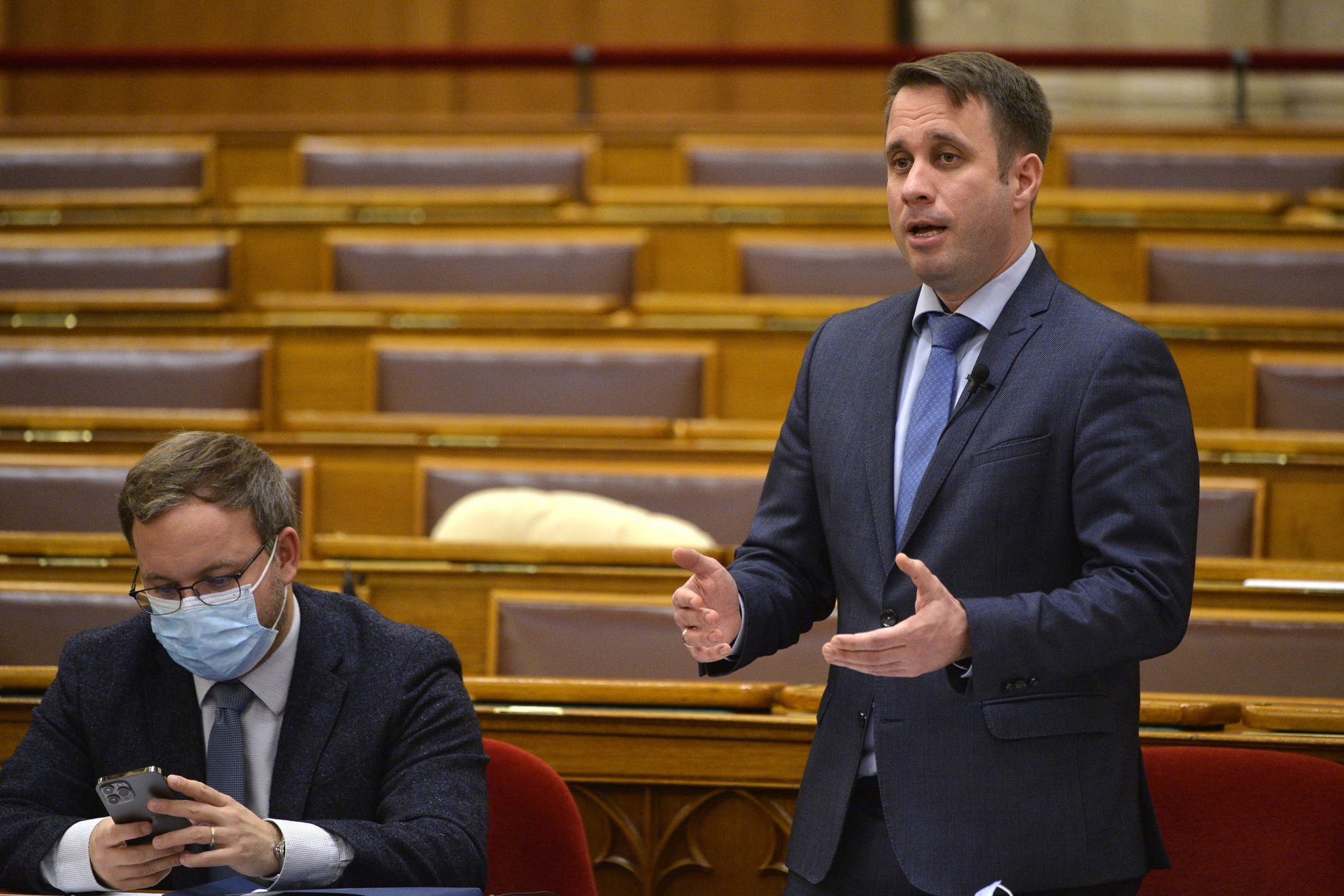 Dömötör Csaba, a Miniszterelnöki Kabinetiroda parlamenti államtitkára napirend előtti felszólalásra válaszol az Országgyűlés plenáris ülésén 2021. november 15-én