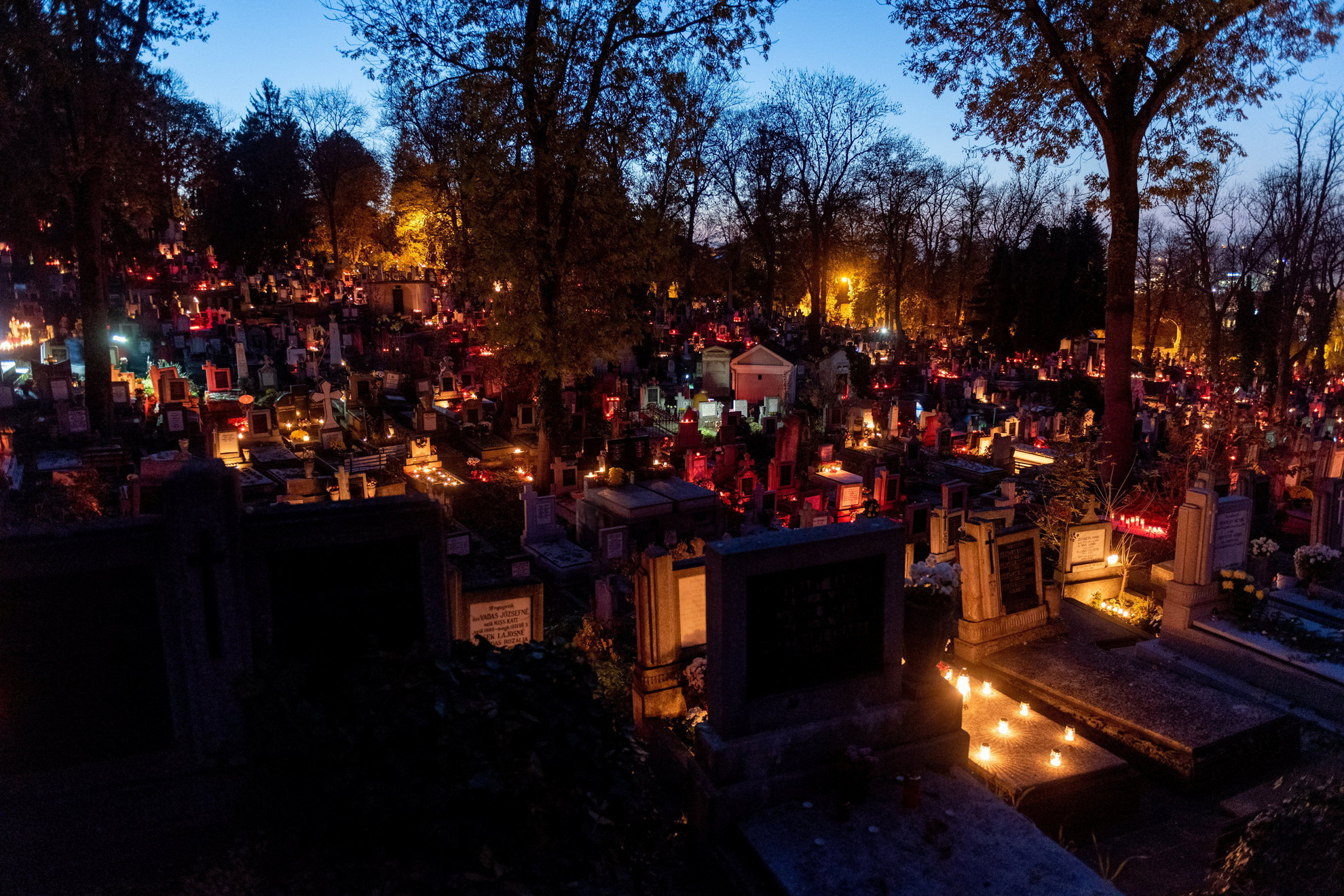 A kolozsvári Házsongárdi temető mindenszentek ünnepén 2021. november 1-jén.