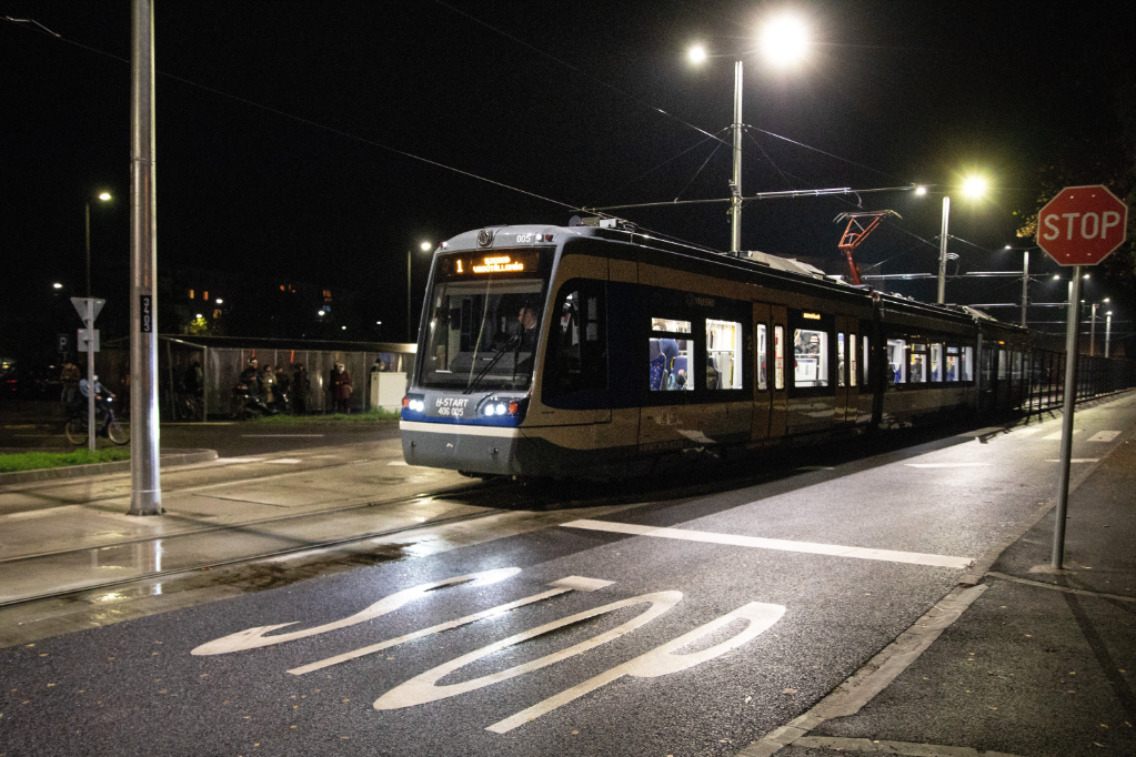 Fotó: MTI/Rosta Tibor Induló tram-train a hódmezővásárhelyi végállomáson