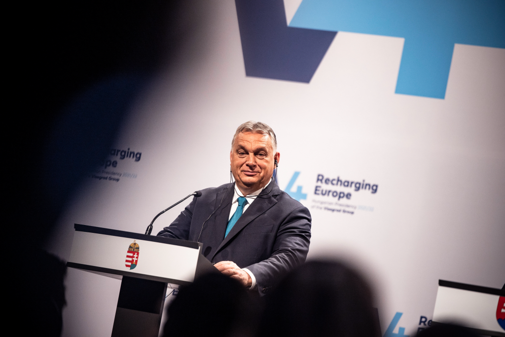 A Miniszterelnöki Sajtóiroda által közreadott képen Orbán Viktor magyar kormányfő a V4-Dél-Korea csúcstalálkozón tartott sajtótájékoztatón Budapesten, a Várkert Bazárban