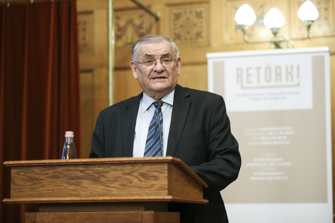„Most vigyázó szemünket Brüsszelre vetjük, de nem feledjük az 1956-os Moszkvát”