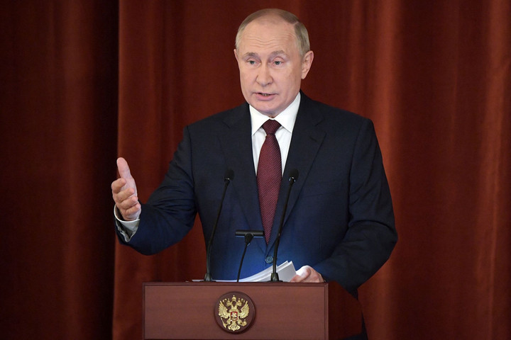 Putyin figyelmeztette a Nyugatot, hogy hol a határ