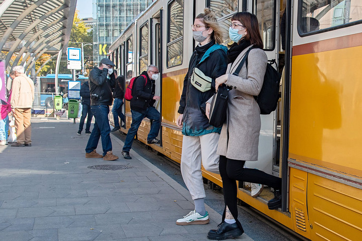 Fotó: MH/Török Péter Hétfőtől megszűnik a maszkviselési kötelezettség