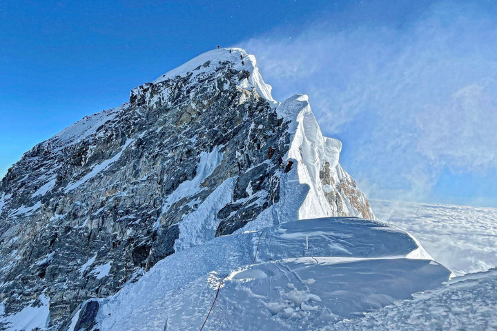 Három eltűnt francia hegymászó holttestét találták meg Nepálban, az Everest közelében