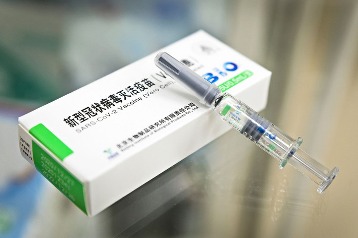 Az Egyesült Királyság is elismerte a kínai vakcinát, gyorsteszt is elég a Sinopharmmal oltottaknak