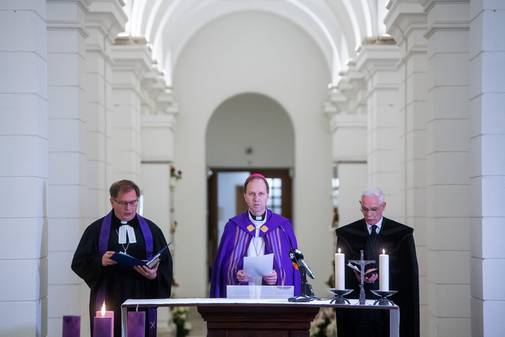 Egyházi vezetők közösen imádkoztak a járvány áldozataiért