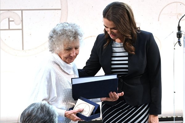 Novák Katalin: A fiataloknak és az időseknek össze kell fogniuk