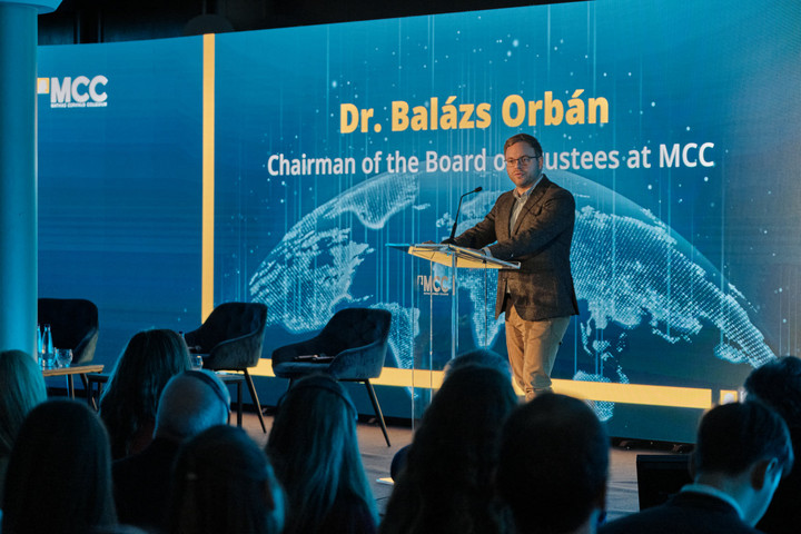 Orbán Balázs: A sajtó elveszítette kizárólagos tájékoztatási funkcióját