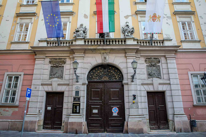 Fidesz: Egy ingatlanfejlesztő szerint a főváros el akarta adni a Városházát