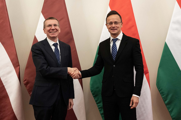 Fotó: Facebook / Szijjártó Péter Szijjártó: A kerítésépítés az egyetlen hatékony módszer a migrációs hullámok megállítására