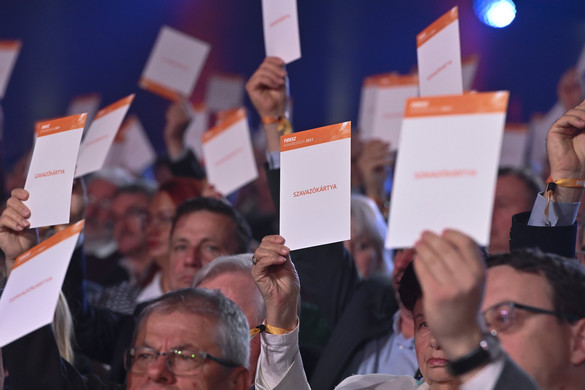 Változatlanul a Fidesz vezet