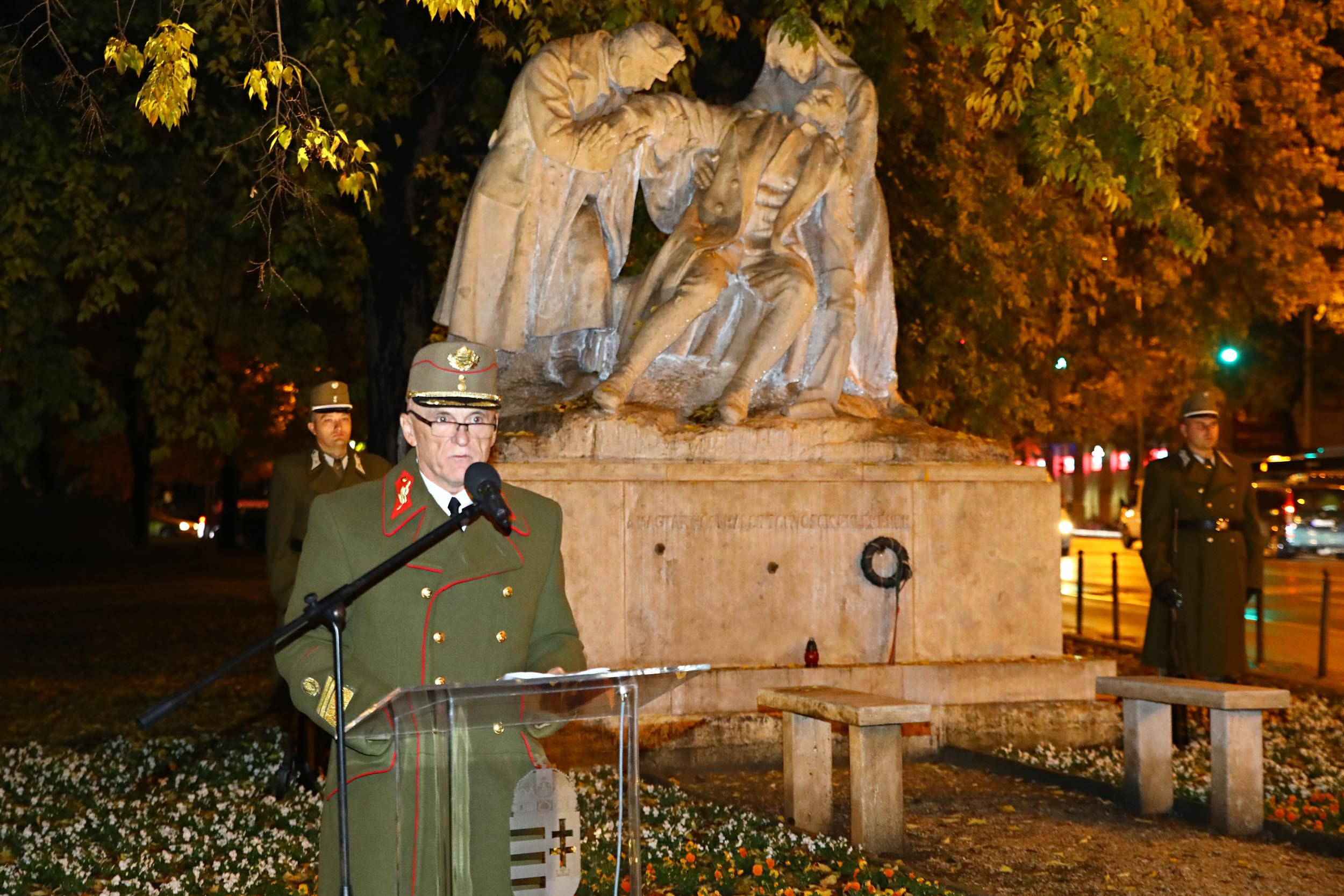 A forradalom leverését gyászolta az ország