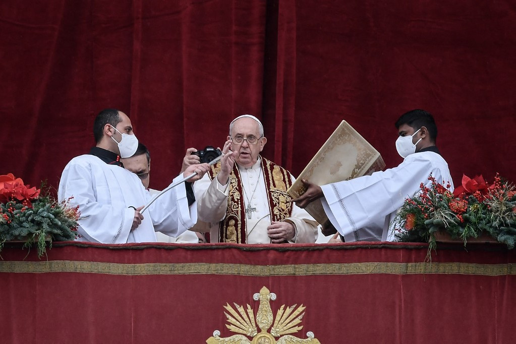 Több ezren hallgatták a Szent Péter téren Ferenc pápa karácsonyi beszédét