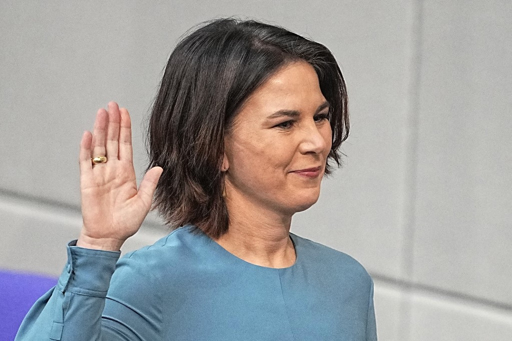 Fotó: AFP/DPA/Michael Kappeler Annalena Baerbock, a Scholz-kormány külügyminisztere leteszi esküjét