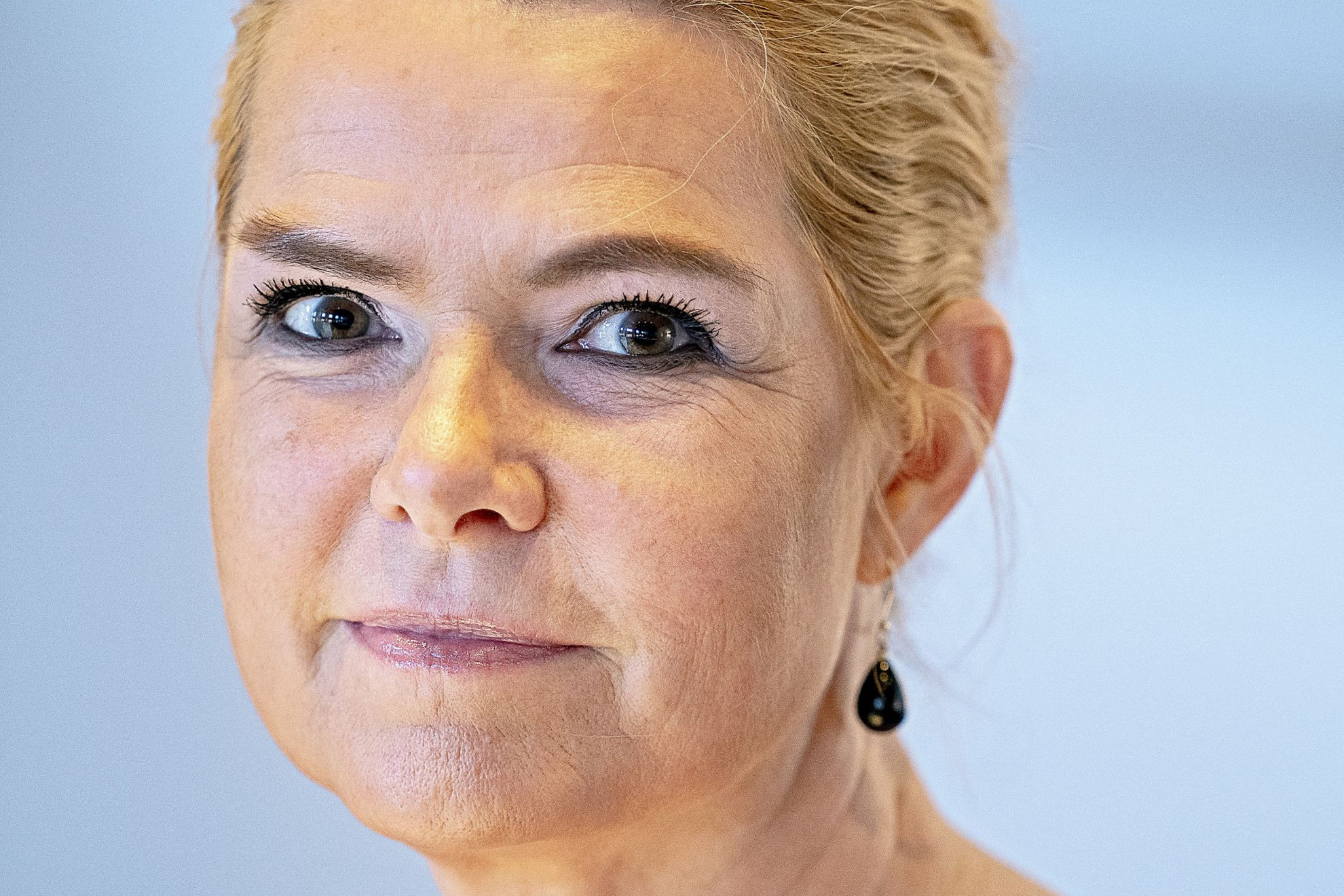 Emelt fővel fogadja büntetését a kiskorúakat védő dán politikus