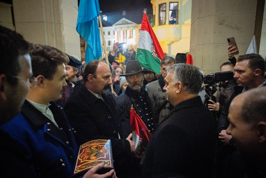 Fotó: MTI/Miniszterelnöki Sajtóiroda Száz éve a város lakói népszavazáson úgy döntöttek, hogy Magyarországhoz kívánnak tartozni, nem pedig Ausztriához