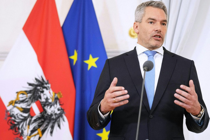 Beiktatták hivatalába az új osztrák kancellárt