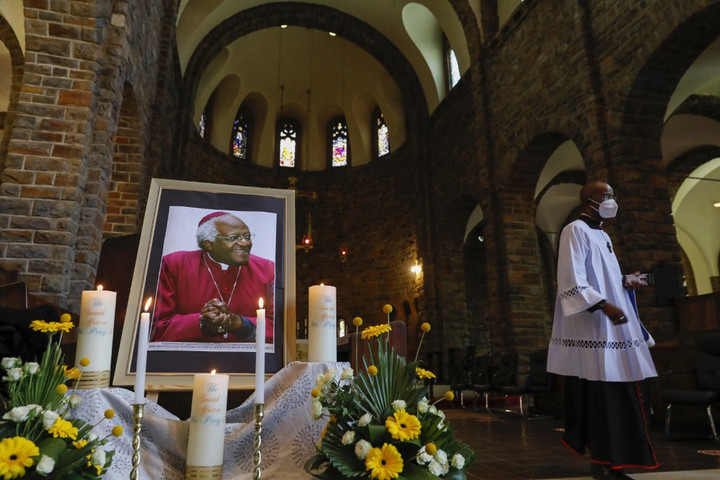 Fotó: AFP/Phill Magakoe Fokvárosban végső búcsút vesznek Desmond Tutu érsektől