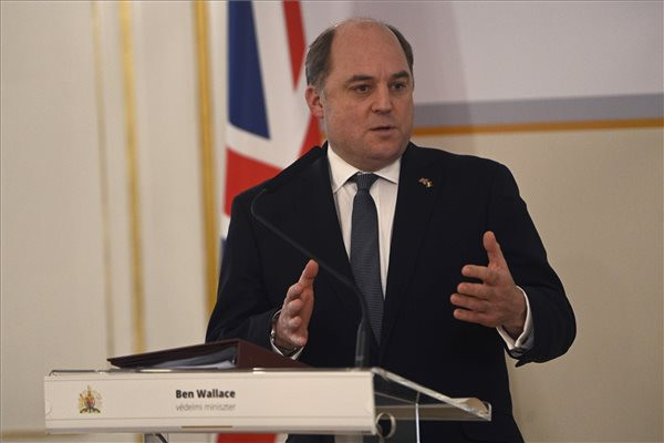 Ben Wallace brit védelmi miniszter sajtótájékoztatót tart Benkő Tibor honvédelmi miniszterrel folytatott megbeszélését követően a Stefánia Palotában