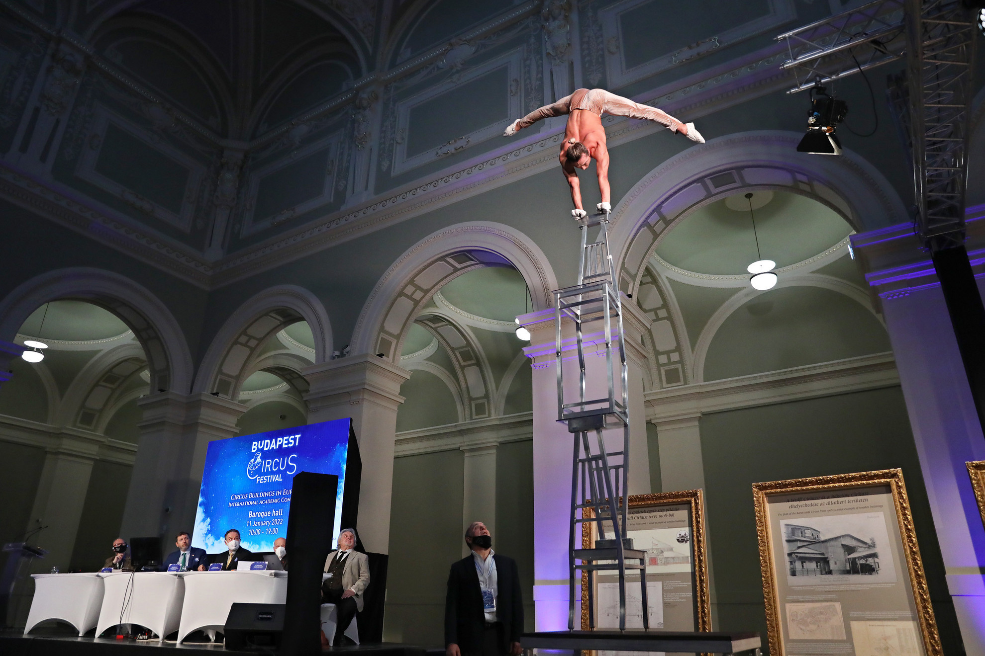 Négy kontinens mintegy száz artistaművésze mutatkozik be január 12. és 17. között a Fővárosi Nagycirkuszban a XIV. Budapest Nemzetközi Cirkuszfesztiválon