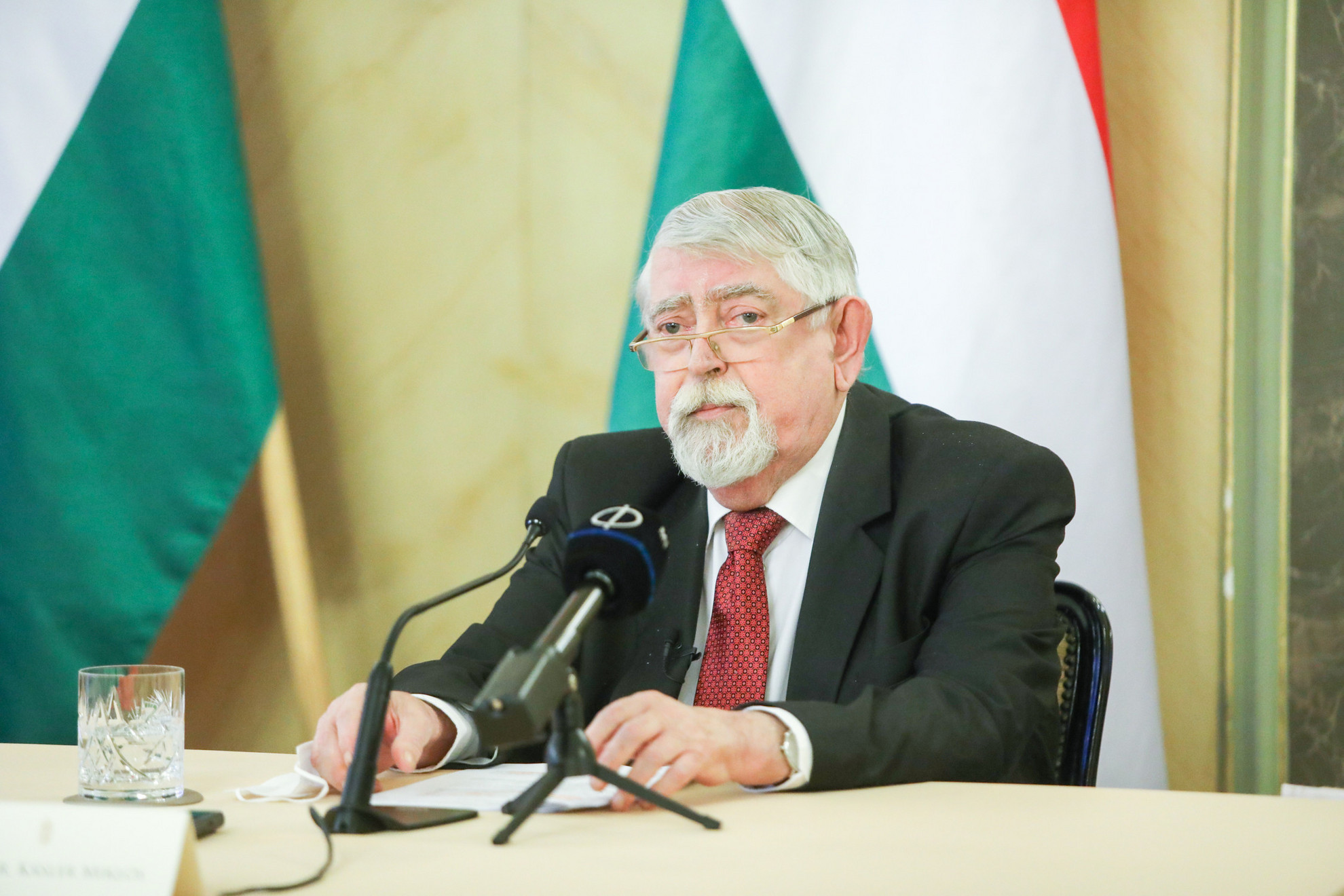 Fotó: MH/Török Péter Kásler Miklós kiemelte, hogy az EBP keretében 32 szakrendelő újul meg, ezek közül tizenegy fővárosi intézménynél már be is fejeződtek a fejlesztések