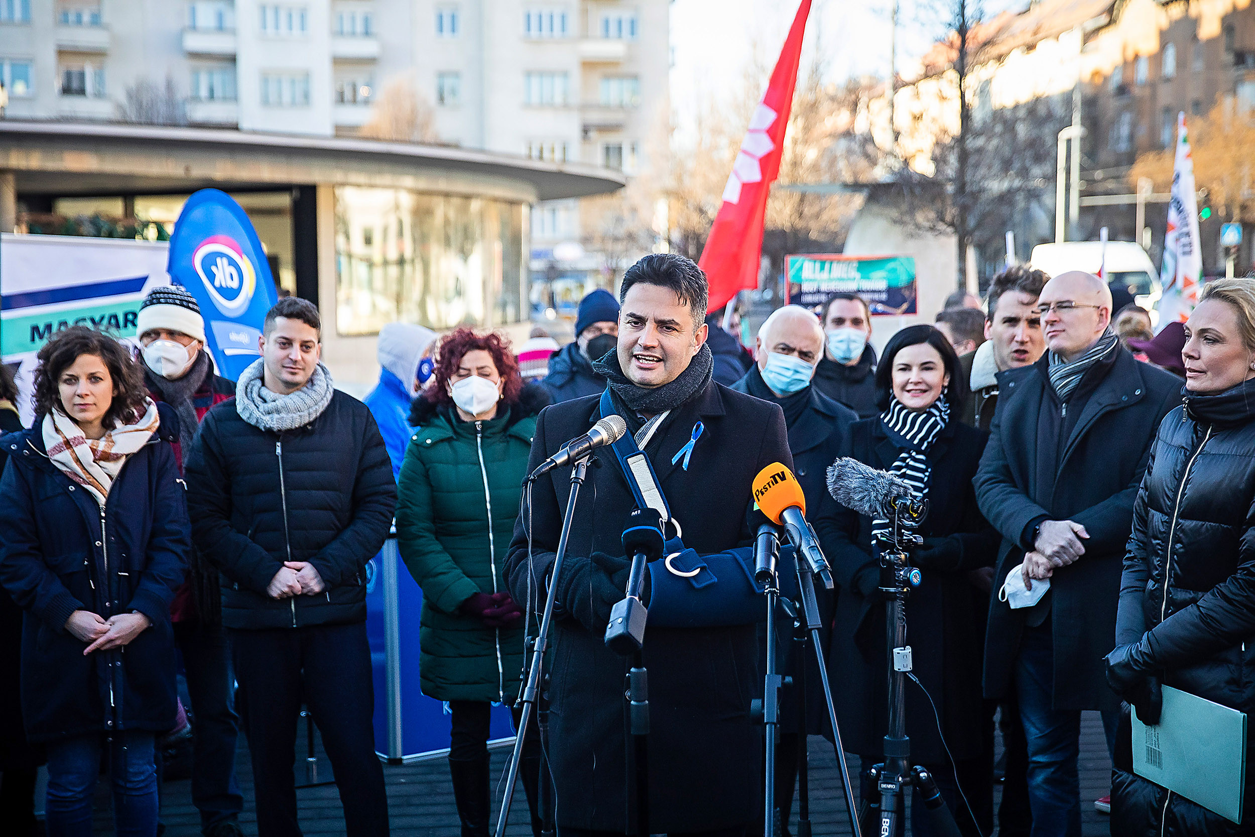Már a nőket is sértegeti Gyurcsány kesztyűbábja