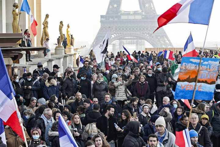 Franciaországi parlamenti igen az oltási igazolásra