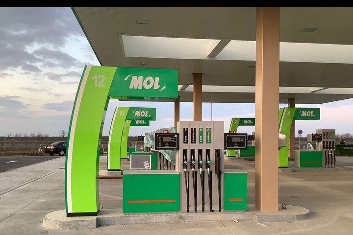 Maximum 50 liter tankolható hatósági áron a Mol töltőállomásain