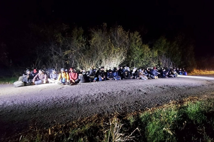 Idén már 258 ezer határsértőt fogtak el a magyar rendőrök