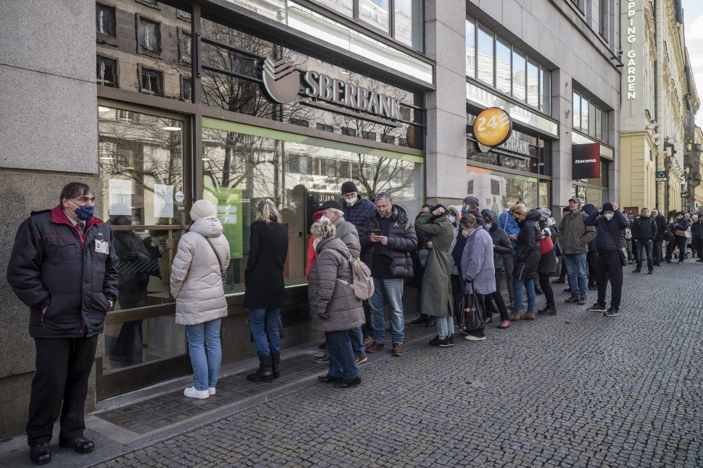 Két bankszünnap a magyar Sberbanknál, az MNB áttekinti a hitelintézet helyzetét