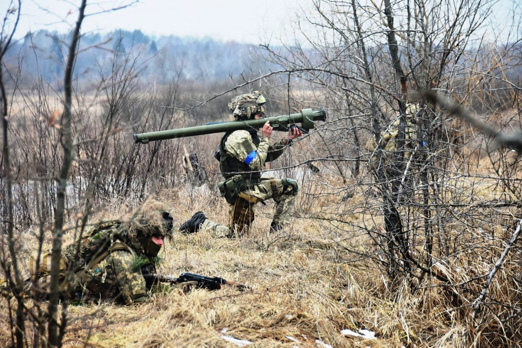 Ukrán katonák bevetést hajtanak végre ismeretlen helyszínen