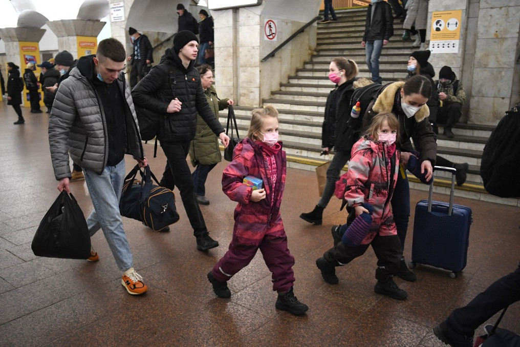Kjevi metróállomást használnak menedékként az ukránok