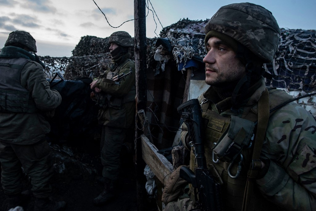 Ukrán katonák készülnek egy esetleges orosz támadásra az ország keleti részén