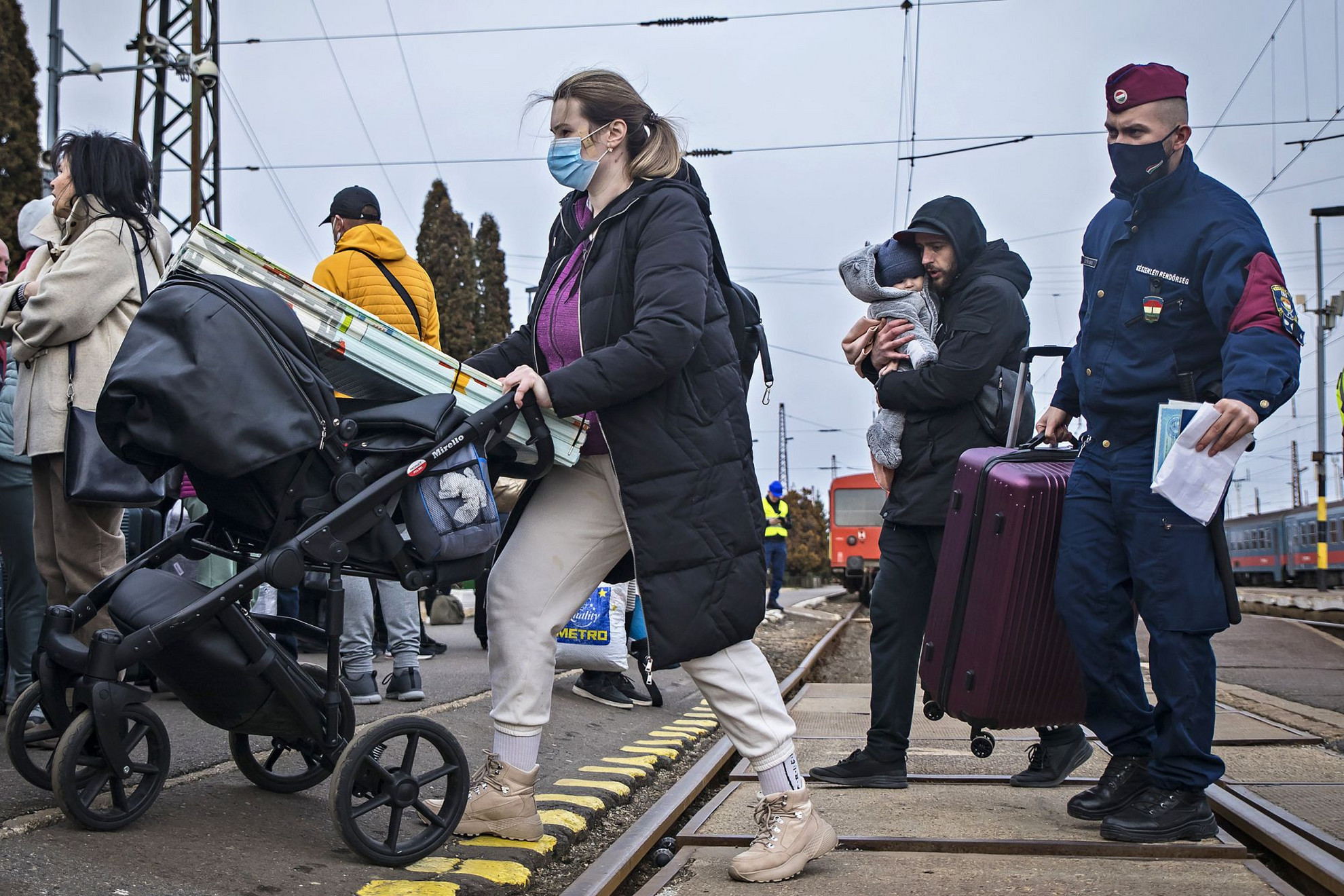 Összefogott az ország népe az Ukrajnából érkezők segítésére, szállást, adományokat, fuvart ajánlanak fel számukra, nemzetiségüktől függetlenül