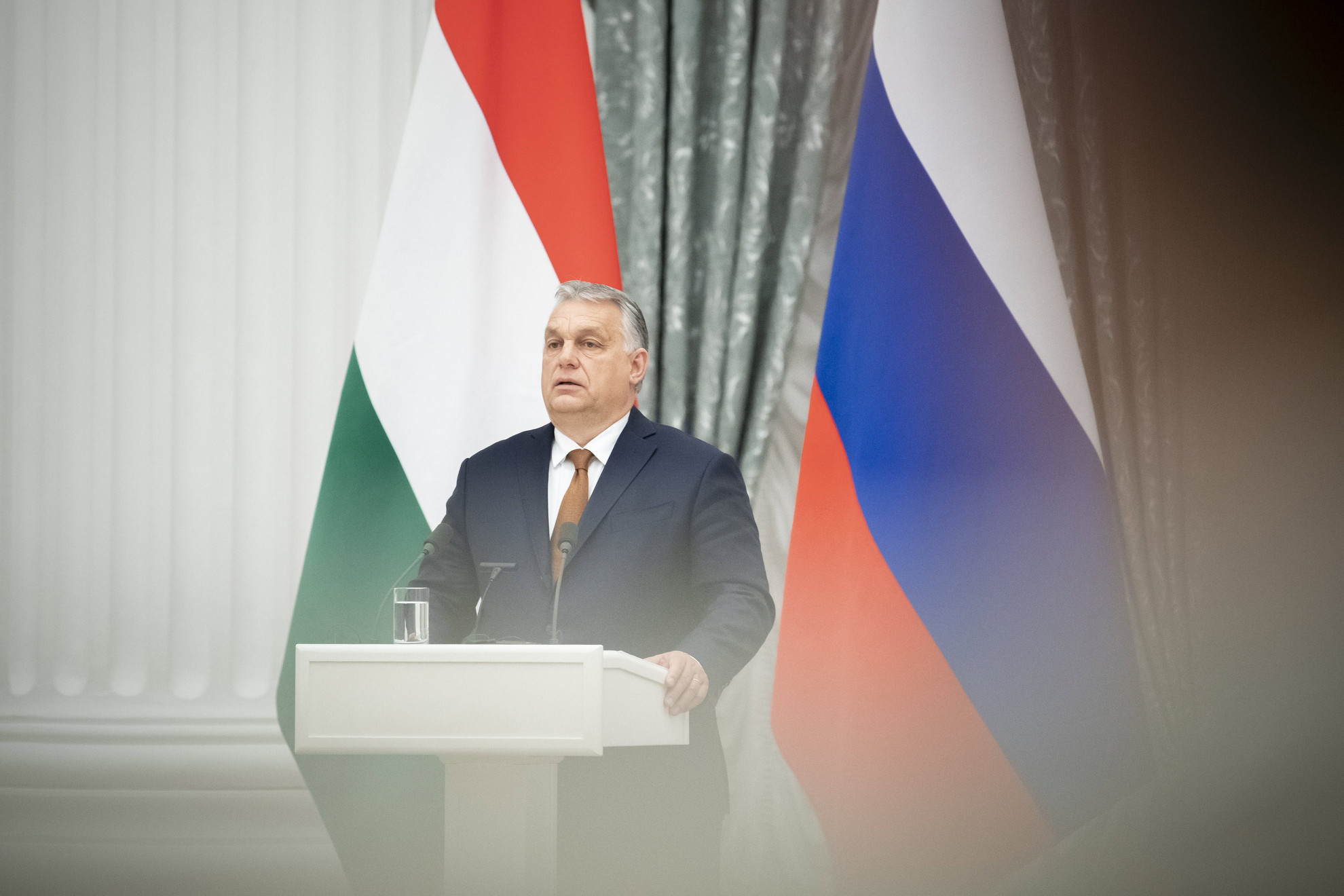 A Miniszterelnöki Sajtóiroda által közreadott képen Orbán Viktor kormányfő a Vlagyimir Putyin orosz elnökkel tárgyalásuk után tartott sajtótájékoztatón Moszkvában