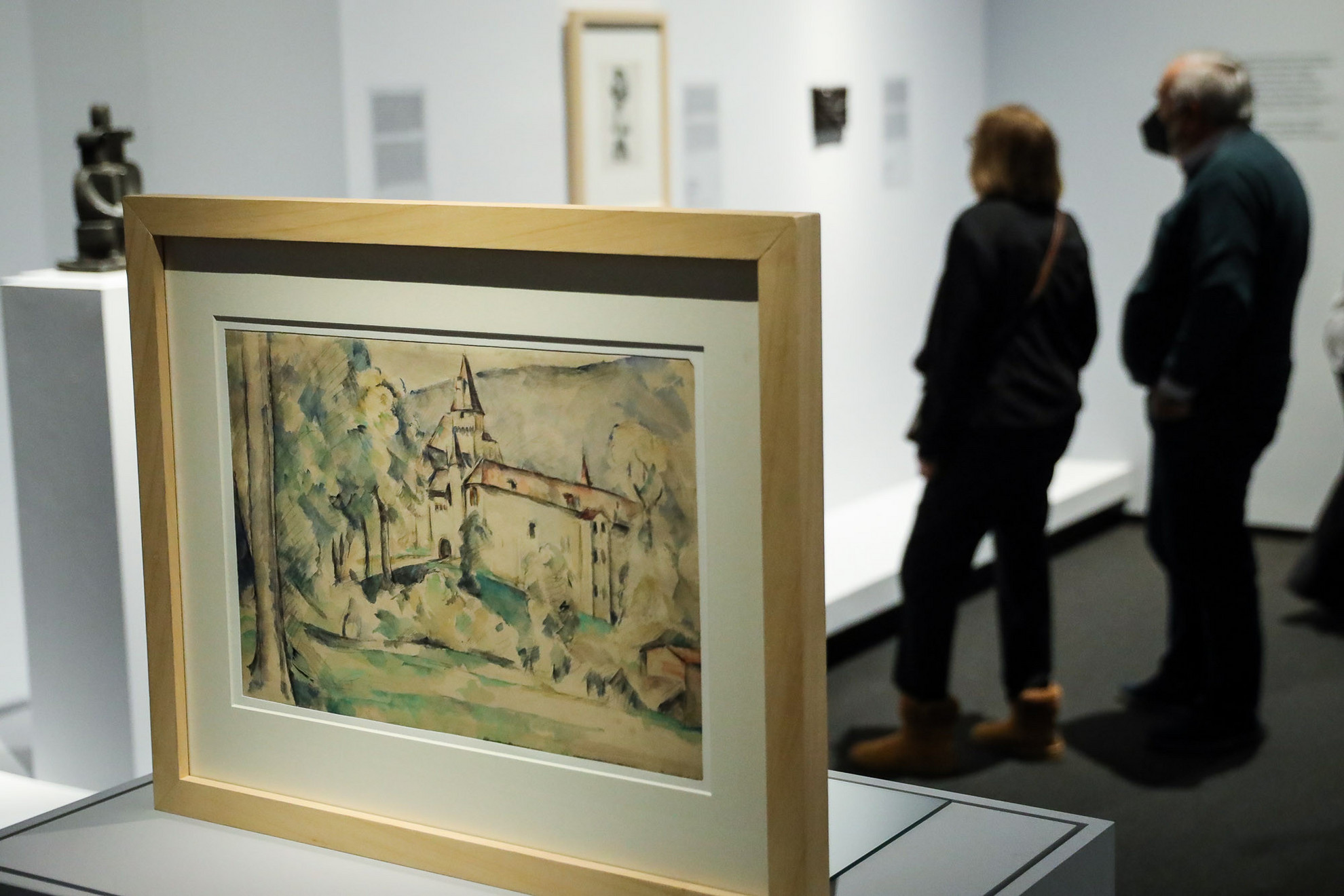 A mű recto és verso oldalán is egy-egy akvarellt láthat a nagyközönség, egészen jövő vasárnapig, a Cezanne-tól Malevicsig című tárlat finisszázsáig