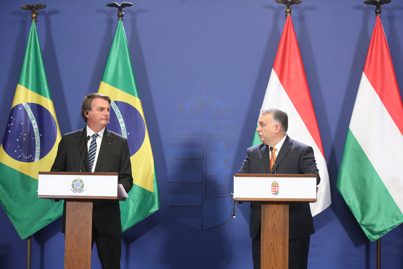 Orbán Viktor kormányfő (j) sajtótájékoztatót tart Jair Bolsonaro brazil államfővel 2022. február 17-én