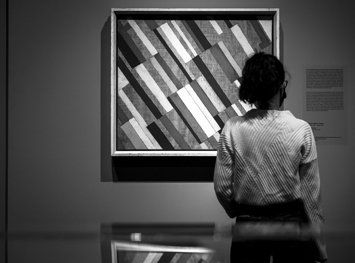 A konstruktivista festő, ipari formatervező Moholy-Nagy László is a Bauhaus eszmeiségének egyik védjegyévé vált