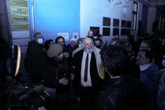 Iványi Gábor az Oltalom Karitatív Egyesület józsefvárosi, Dankó utcai központjában
