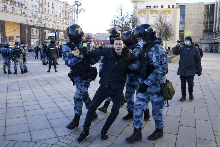 Háborúellenes tüntetéseket tartottak orosz városokban