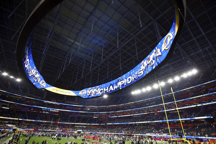 A Los Angeles Rams nyerte a Super Bowlt