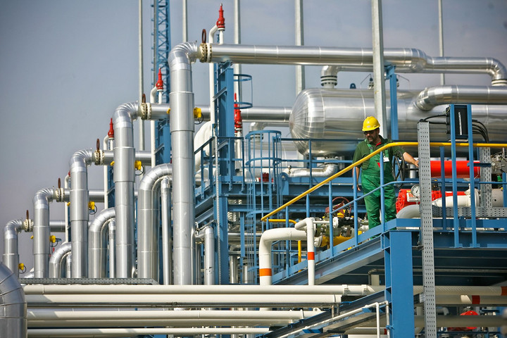 Németország: Nem lehet leállítani az orosz gáz- és olajszállításokat
