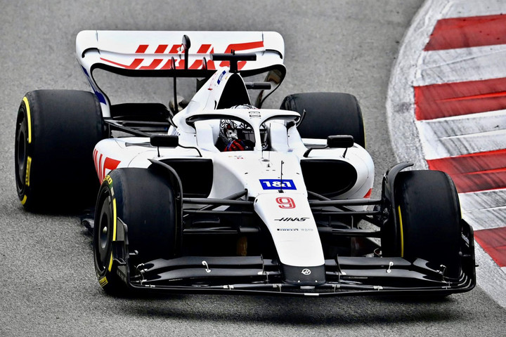 Fotó: A Haas F1-es csapat X-oldala Az amerikaiaknak kártérítést kell fizetniük az oroszoknak