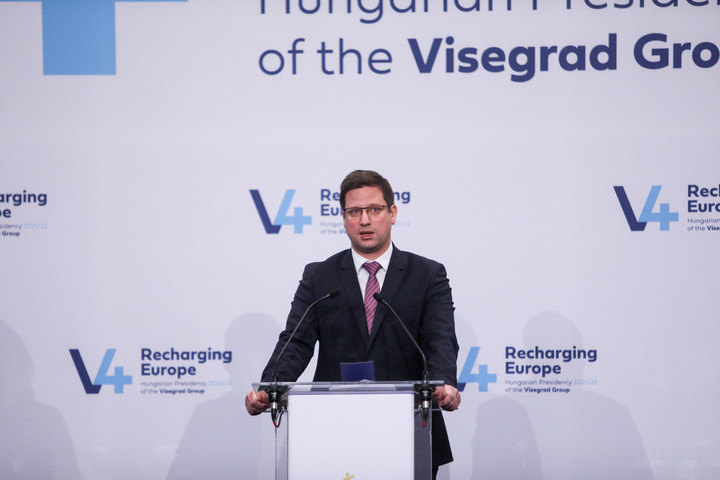 Fotó: MH/Török Péter Gulyás Gergely: A V4-es együttműködésre hosszú távon lehet építeni