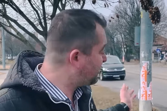 Plakátrongálás történt Miskolcon
